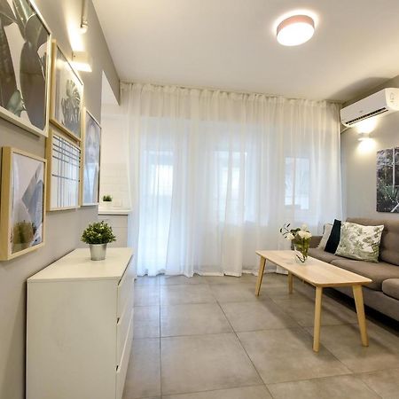 Spacious 1Br In The City Center - Amazing For Extended Stays Бухарест Экстерьер фото
