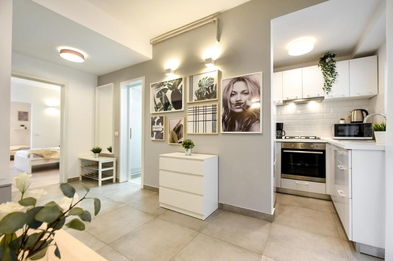 Spacious 1Br In The City Center - Amazing For Extended Stays Бухарест Экстерьер фото