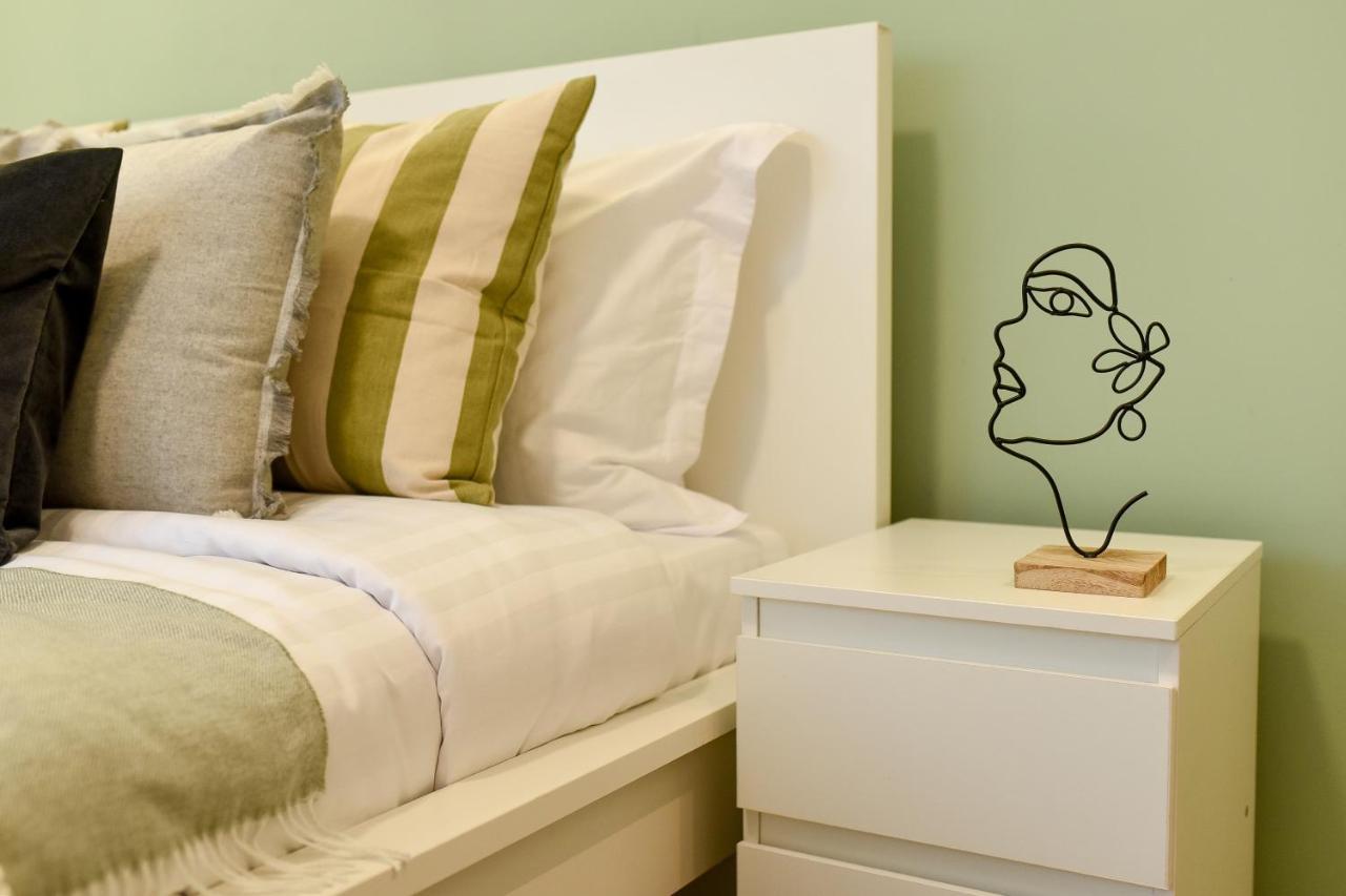 Spacious 1Br In The City Center - Amazing For Extended Stays Бухарест Экстерьер фото