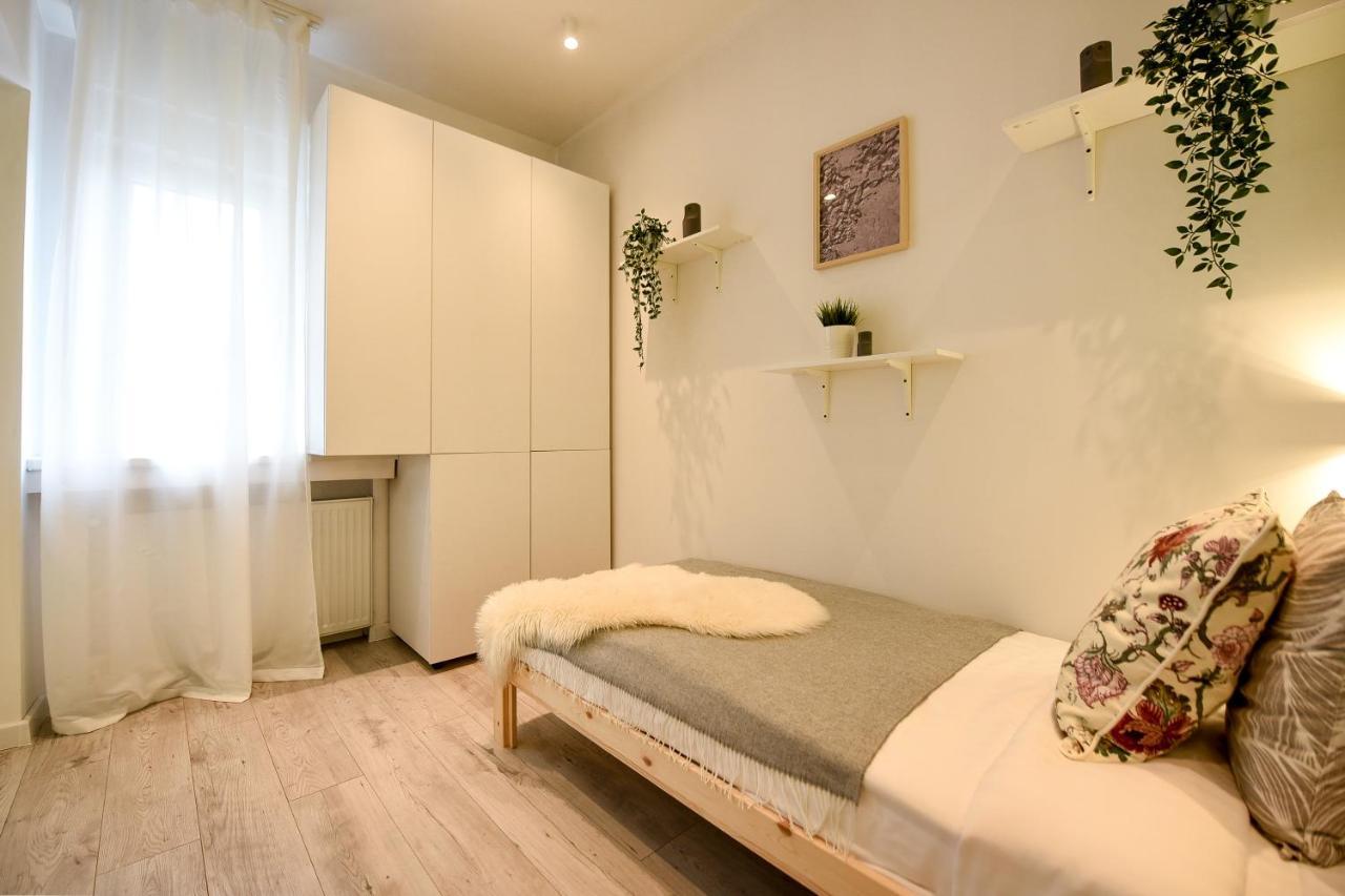 Spacious 1Br In The City Center - Amazing For Extended Stays Бухарест Экстерьер фото