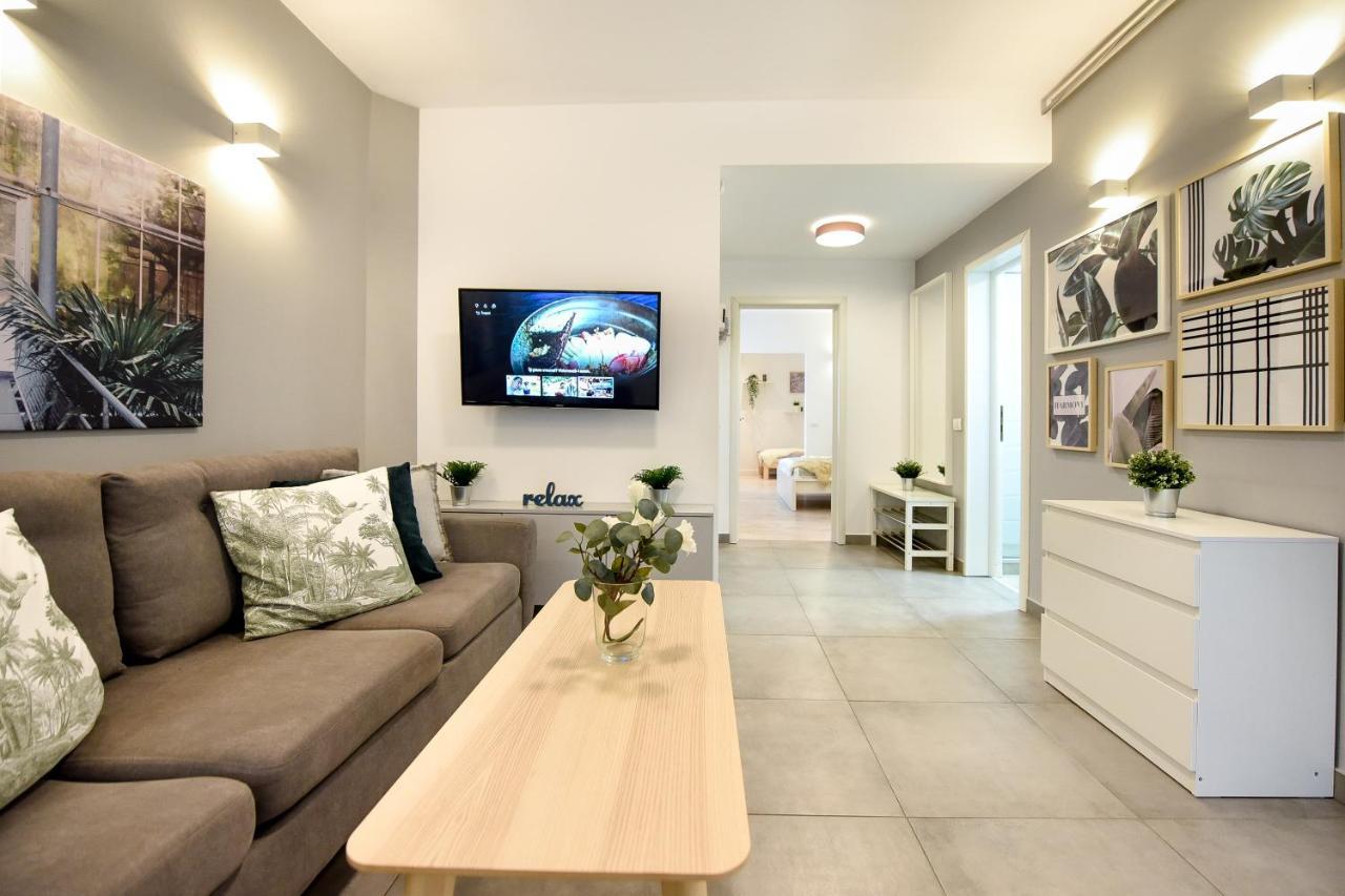 Spacious 1Br In The City Center - Amazing For Extended Stays Бухарест Экстерьер фото